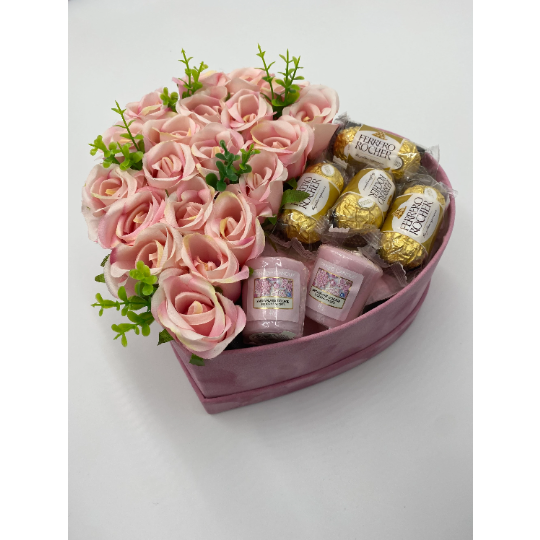Velvet Hat Box Gift Ferrero Rocher, Yankee Candles & Roses